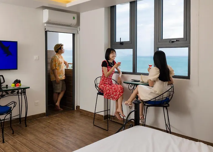 Azura Gold Hotel & Apartment